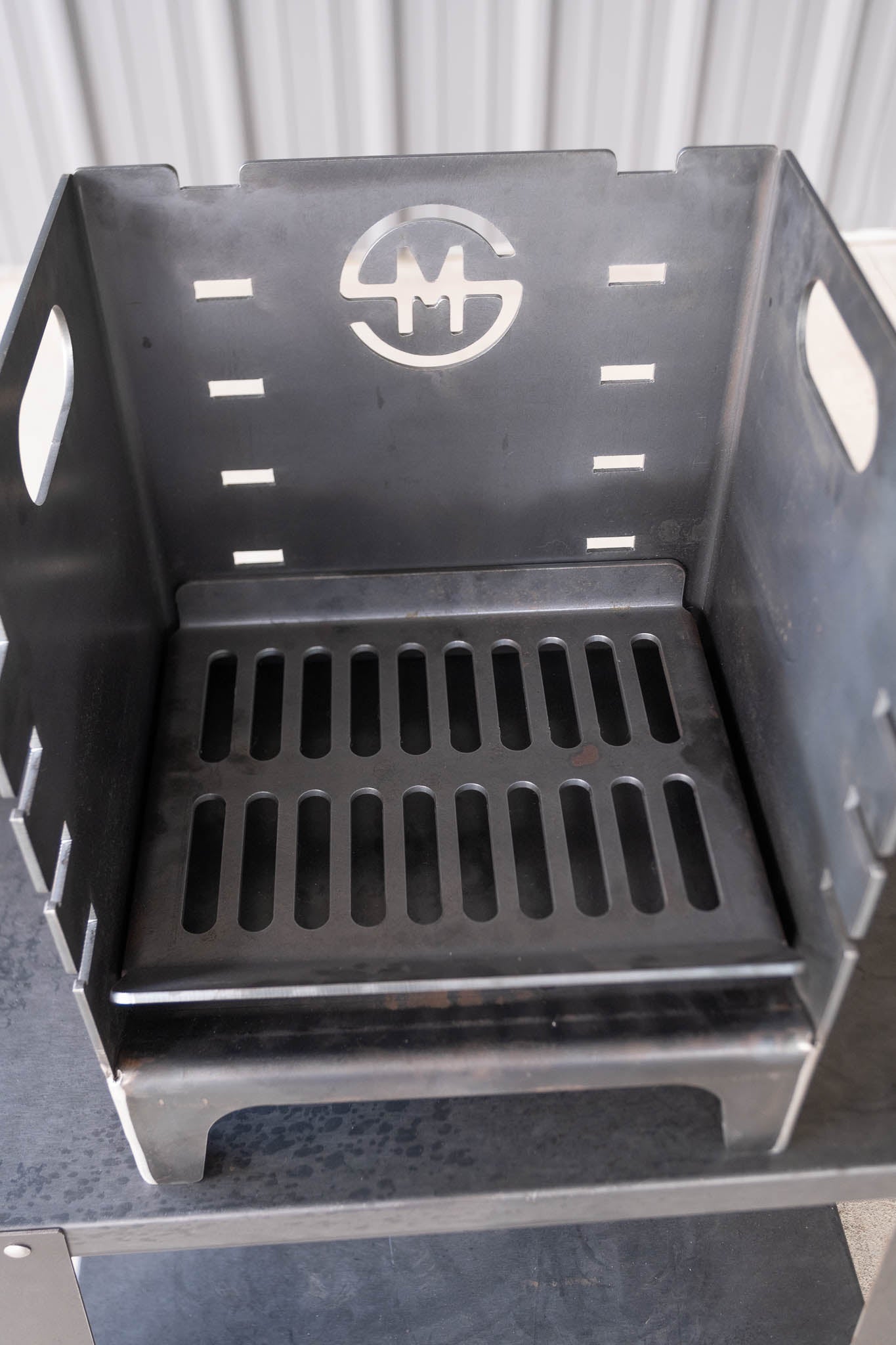 Amigo™ Coal Pan