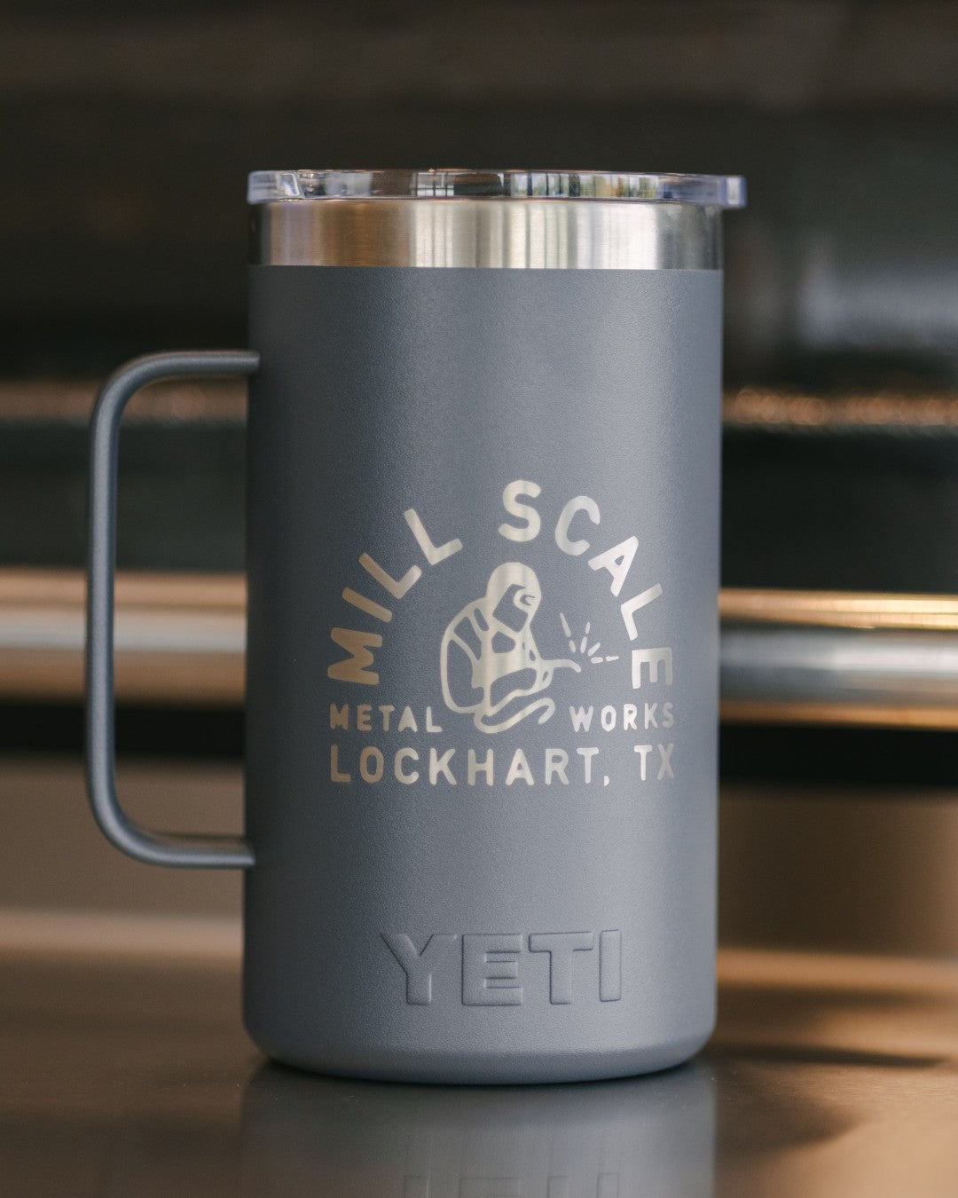 YETI 24oz TRAVEL MUG CHARCOAL